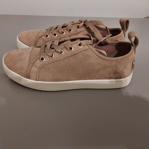 Koolaburra By UGG Kellen Beige Low Lace Suede Sneakers Size 5 Womens